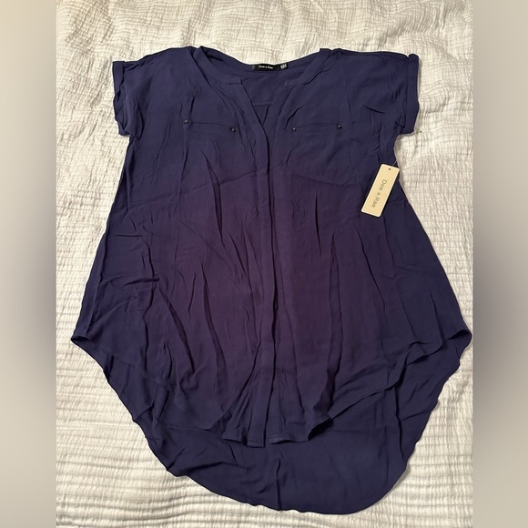 Doe & Rae V-Neck Tunic Button Down Top - NWOT - Size M - Picture 3 of 9